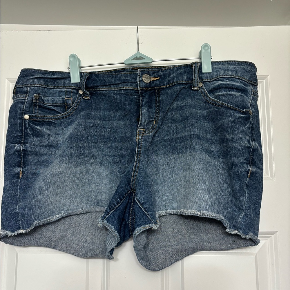 Torrid denim Jean shorts size 16